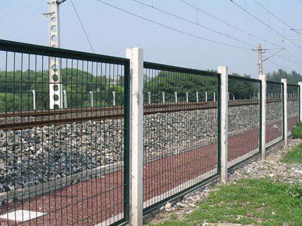 蚌埠高速鐵路防護(hù)欄圖片1 蚌埠高速鐵路防護(hù)欄圖片1