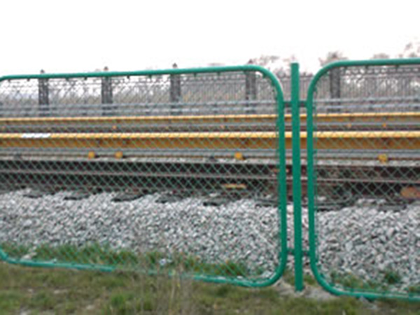 蚌埠高速鐵路防護(hù)欄圖片3 蚌埠高速鐵路防護(hù)欄圖片3