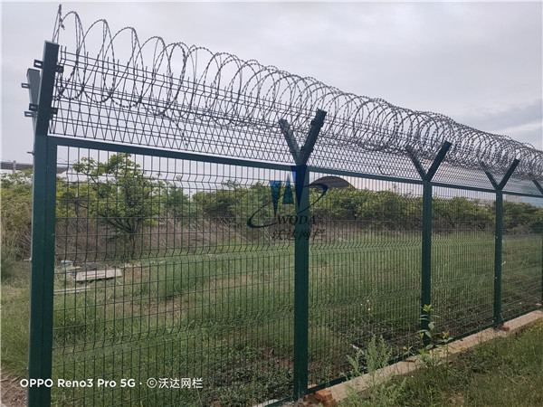 集寧云南機(jī)場鋼筋網(wǎng)圍界護(hù)欄網(wǎng)圖片2