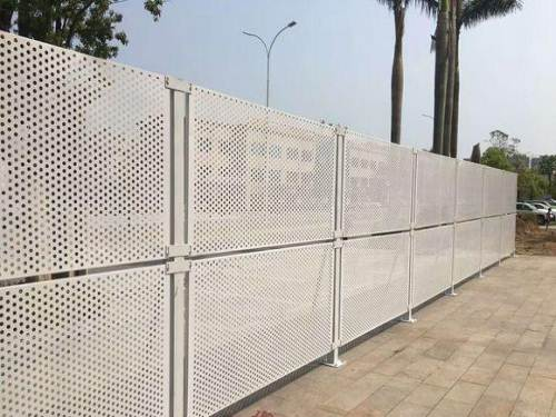 沖孔網(wǎng)護(hù)欄圖片5