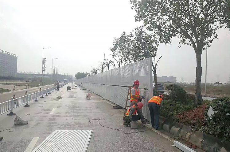 沖孔網(wǎng)護(hù)欄圖片6