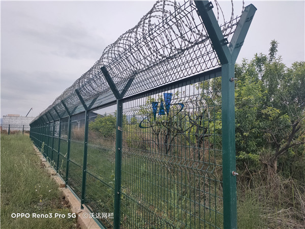 機(jī)場(chǎng)隔離柵圖片2