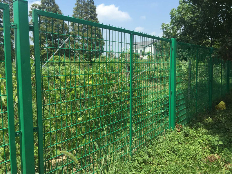 框架護(hù)欄網(wǎng)圖片5 框架護(hù)欄網(wǎng)圖片5