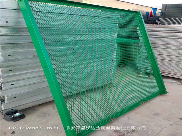 鋼板網(wǎng)護(hù)欄圖片4 鋼板網(wǎng)護(hù)欄圖片4